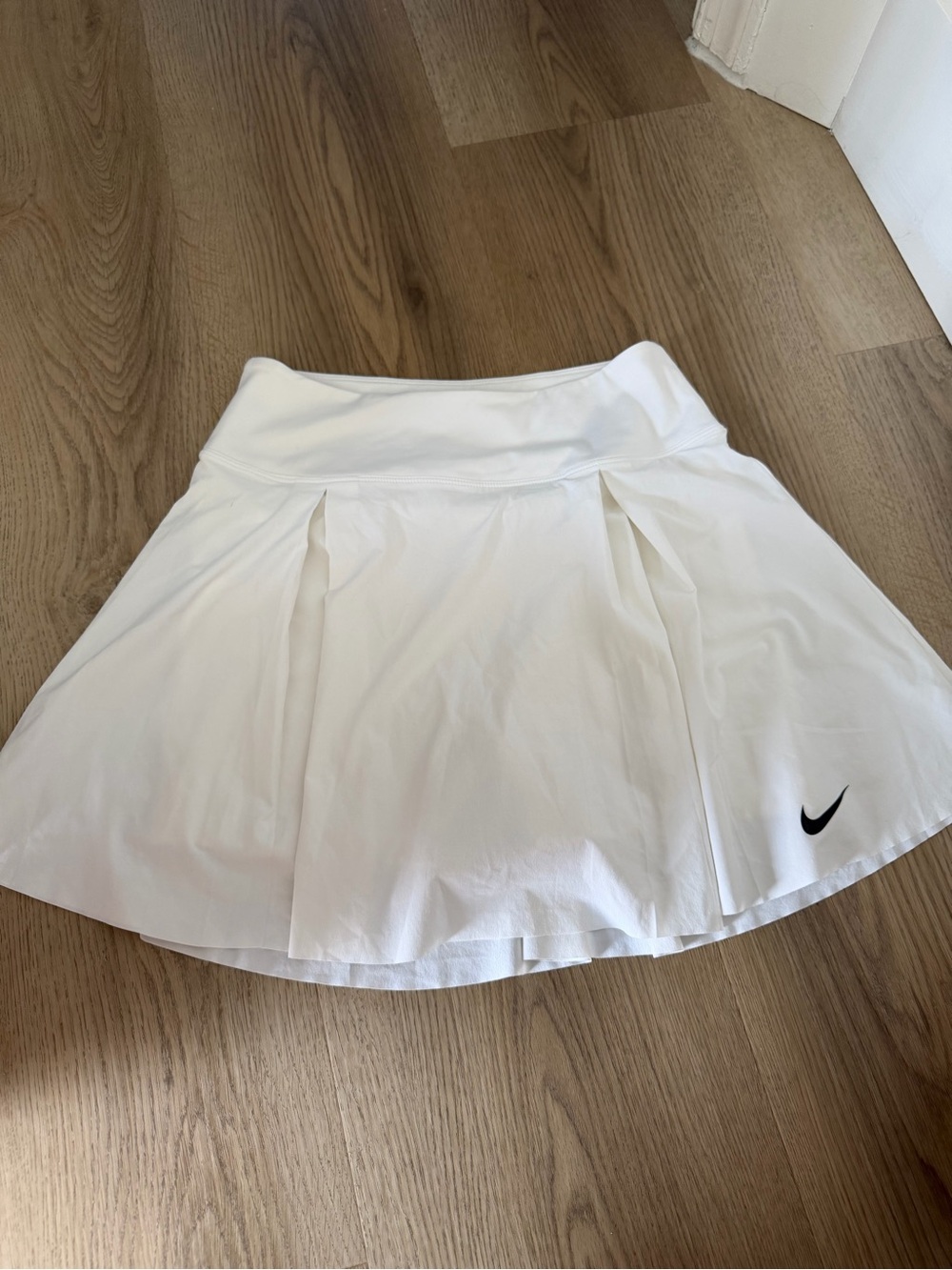 Nike White Dri-FIT Athletic skirt